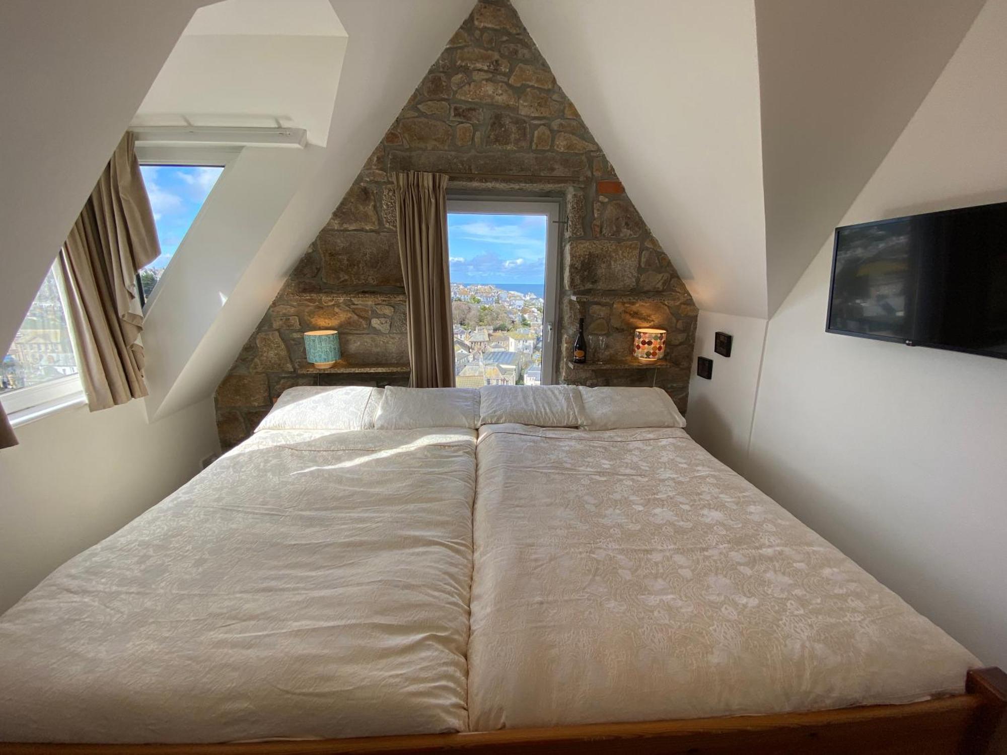 The Penthouse Apartment With An 18Ft By 14Ft Balcony With Amazing Views Over St Ives Harbour And Bay Perfect From Alfresco Dining And Sunbathing, Onsite Parking, Larger Groups Book Our Connecting Apartments Экстерьер фото